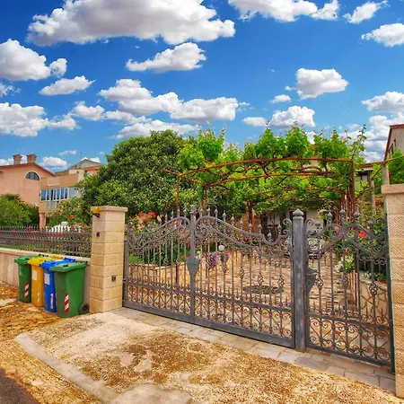 Cocaletto 1047 アパート ロヴィニ