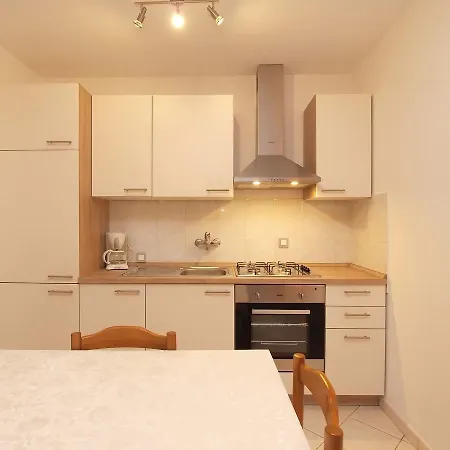 Cocaletto 1047 アパート ロヴィニ